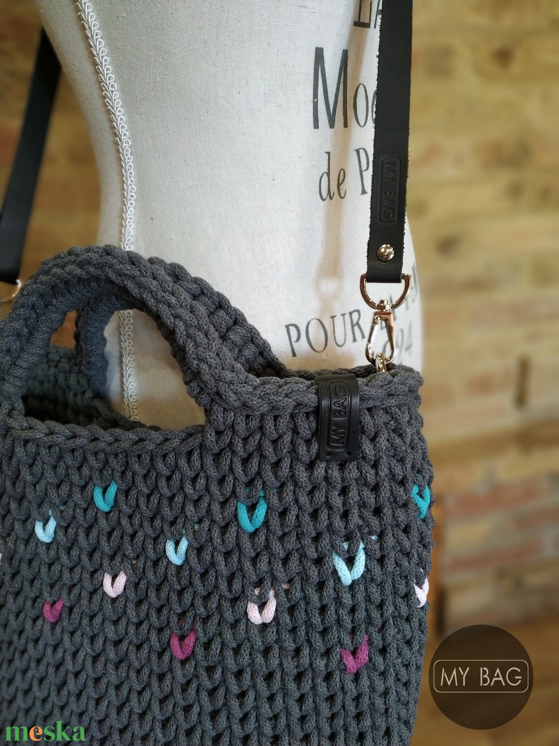 Horgolt női crossbody táska BIG - HEARTS - ANTRACIT színben - táska & tok - kézitáska & válltáska - vállon átvethető táska - Meska.hu Horgolt női crossbody táska BIG - HEARTS - ANTRACIT színben - táska & tok - kézitáska & válltáska - vállon átvethető táska - Meska.hu