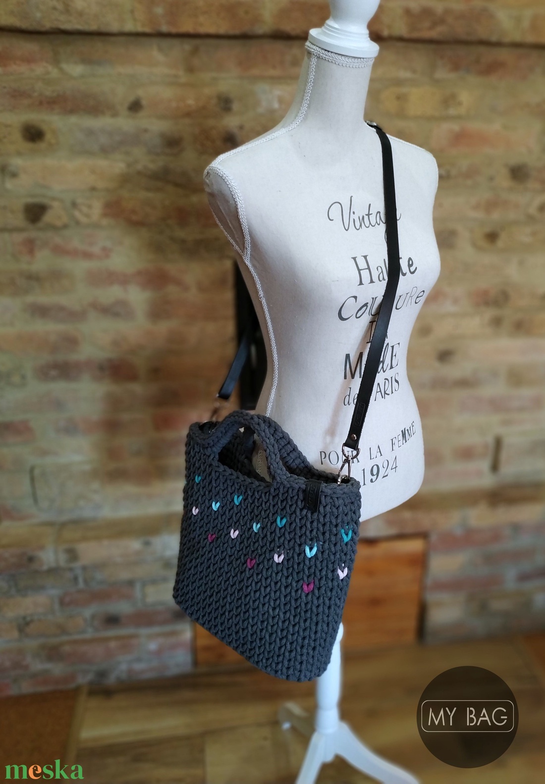 Horgolt női crossbody táska BIG - HEARTS - ANTRACIT színben - táska & tok - kézitáska & válltáska - vállon átvethető táska - Meska.hu Horgolt női crossbody táska BIG - HEARTS - ANTRACIT színben - táska & tok - kézitáska & válltáska - vállon átvethető táska - Meska.hu
