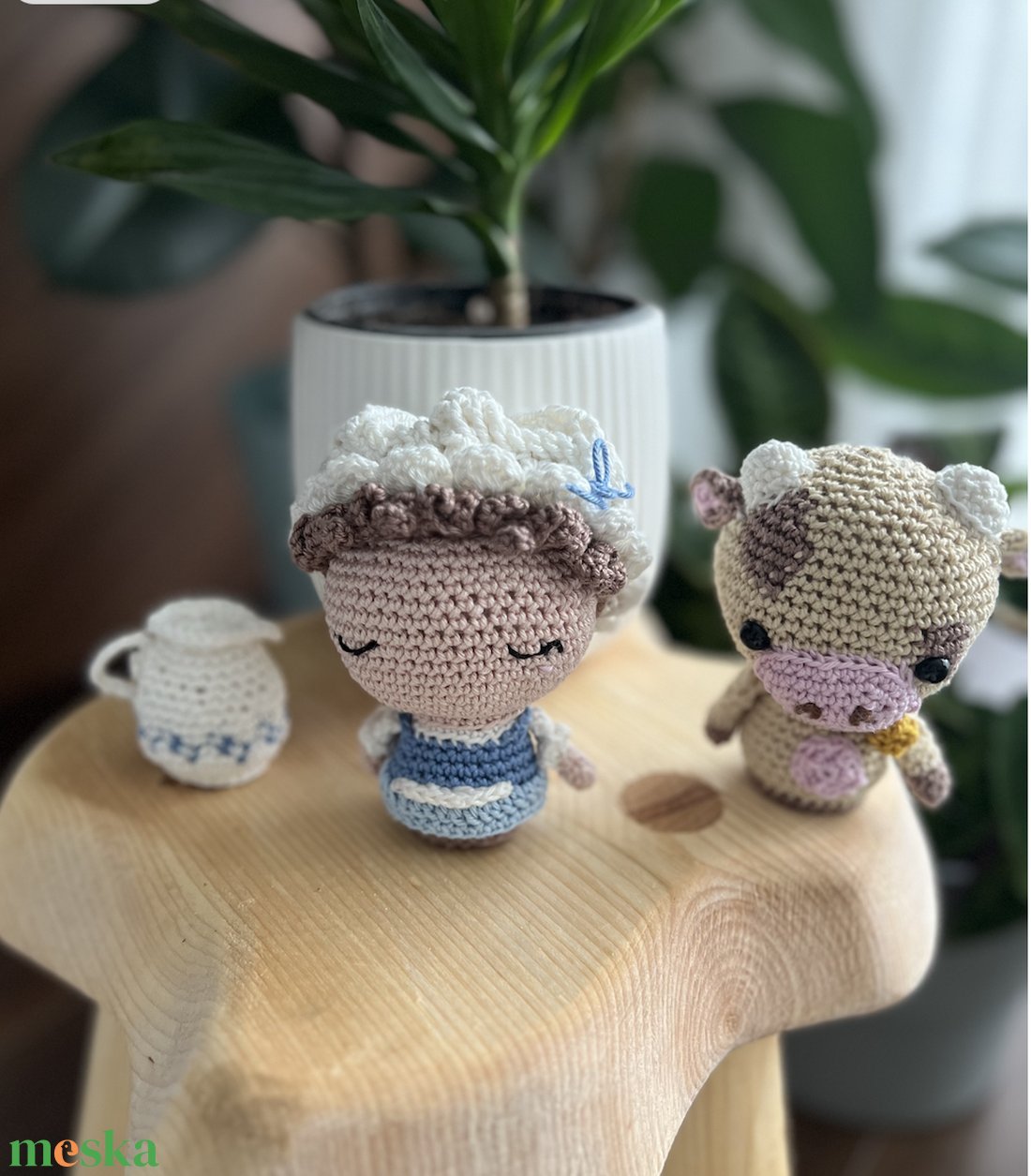 Horgolt tehénfejő kisasszony - játék & sport - plüssállat & játékfigura - ember - Meska.hu