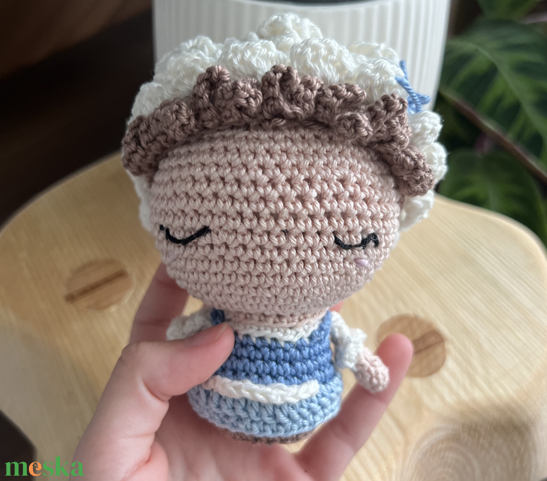 Horgolt tehénfejő kisasszony - játék & sport - plüssállat & játékfigura - ember - Meska.hu