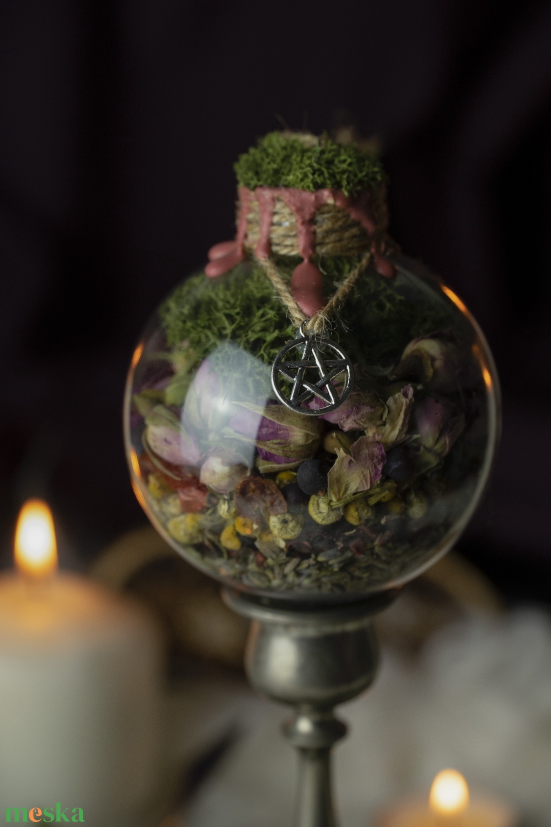 Béke és Szeretet Witch Ball, kézműves boszorkány gömb gyógynövényekkel, energiatisztító, harmonizáló otthondekor - otthon & életmód - dekoráció - ajtó- és ablak dekoráció - ablakdísz - Meska.hu