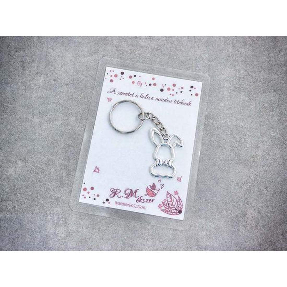 A szeretet a stílusos nyuszi medálos kulcstartó - táska & tok - kulcstartó & táskadísz - kulcstartó - Meska.hu