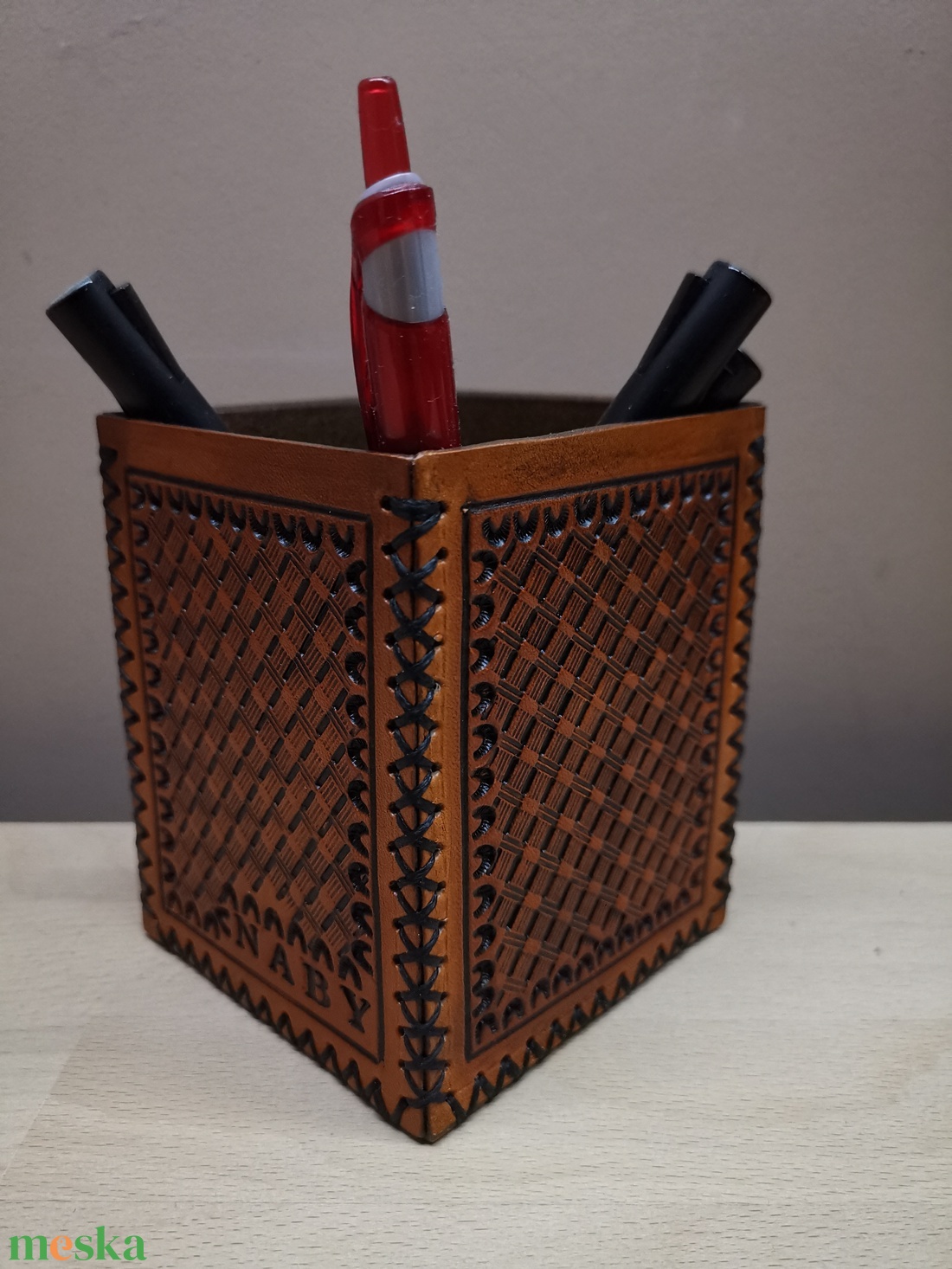 Bőr asztali tolltartó - otthon & életmód - papír, írószer - tolltartó & ceruzatekercs - Meska.hu