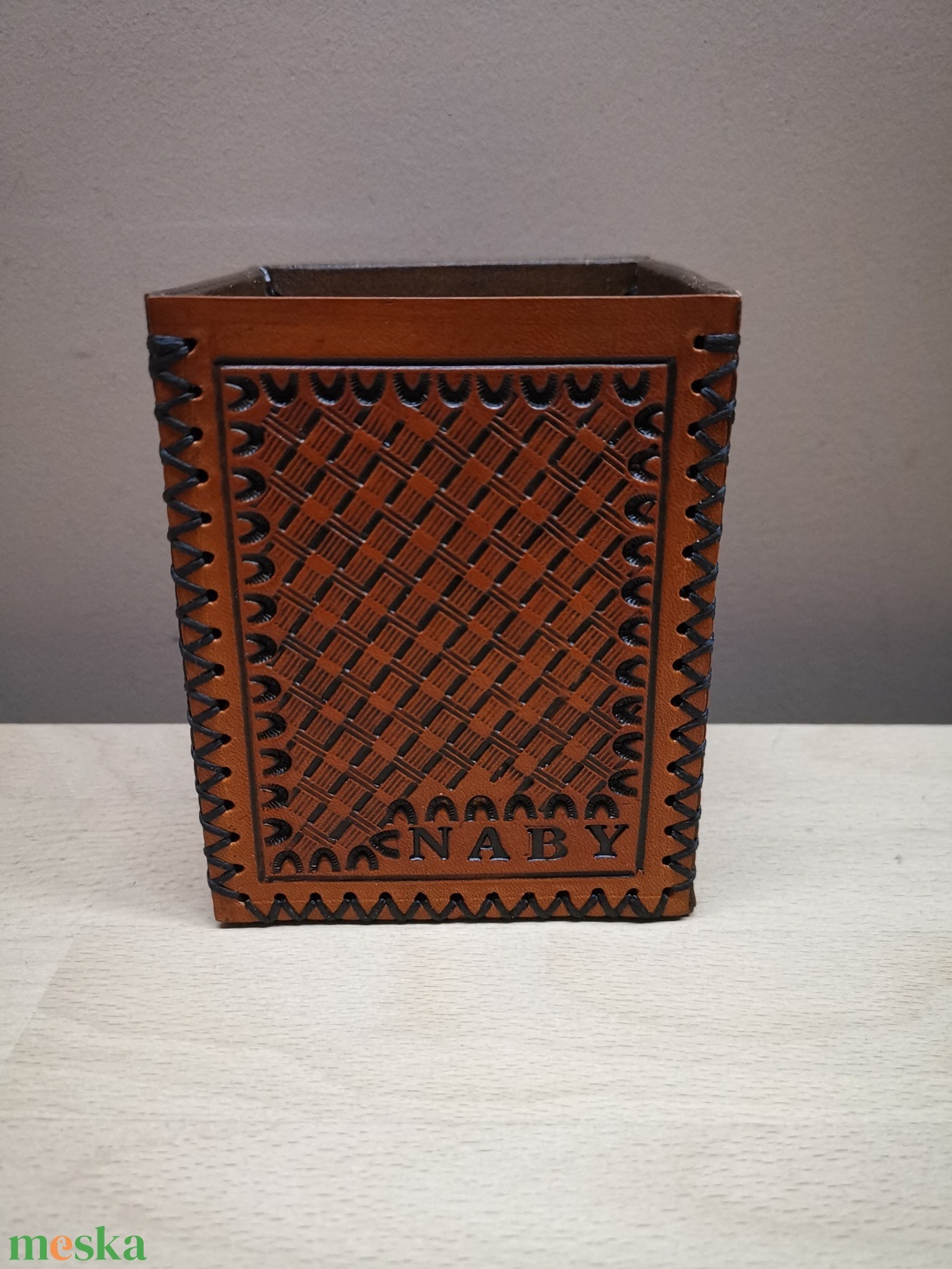 Bőr asztali tolltartó - otthon & életmód - papír, írószer - tolltartó & ceruzatekercs - Meska.hu