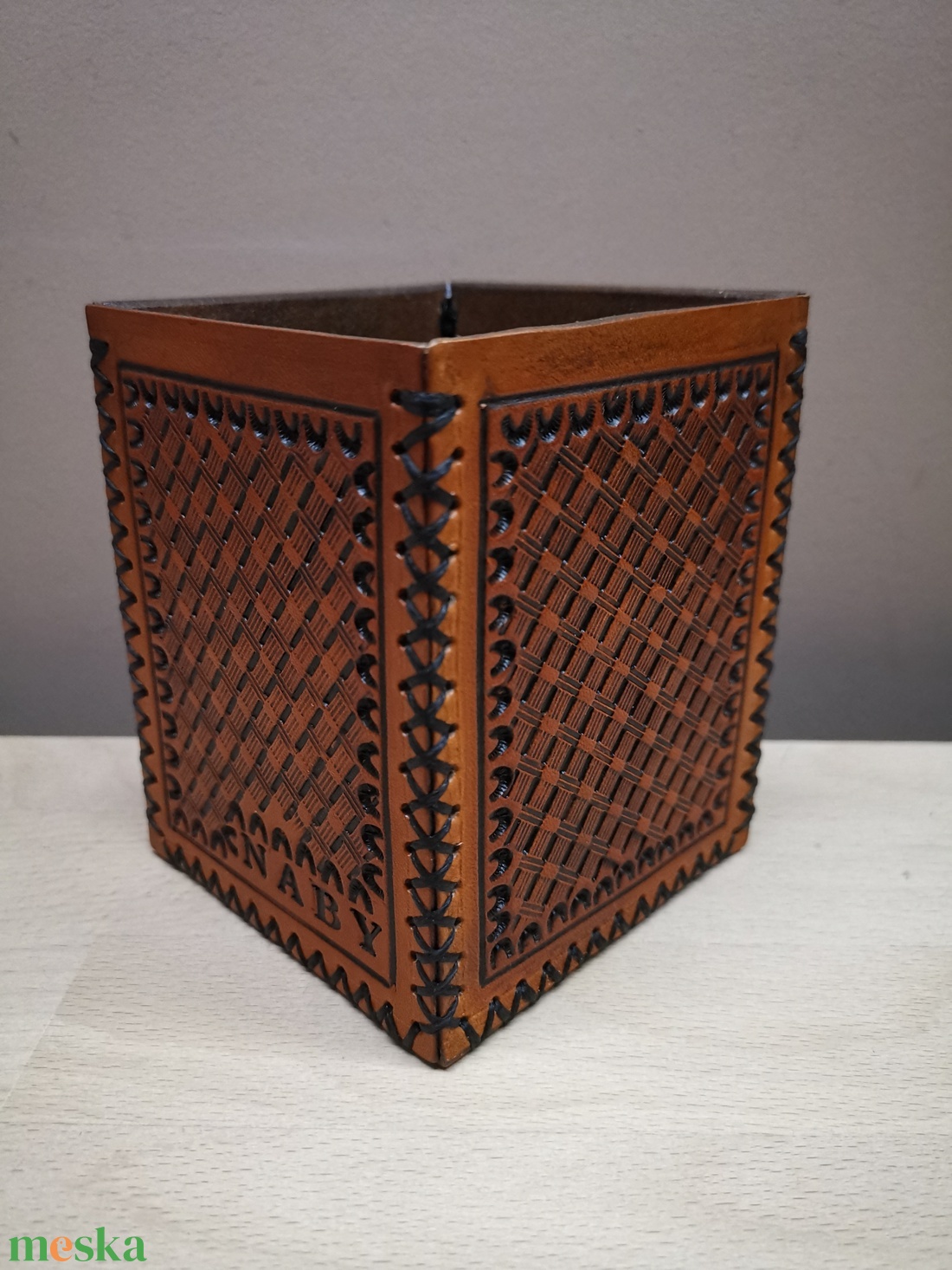 Bőr asztali tolltartó - otthon & életmód - papír, írószer - tolltartó & ceruzatekercs - Meska.hu