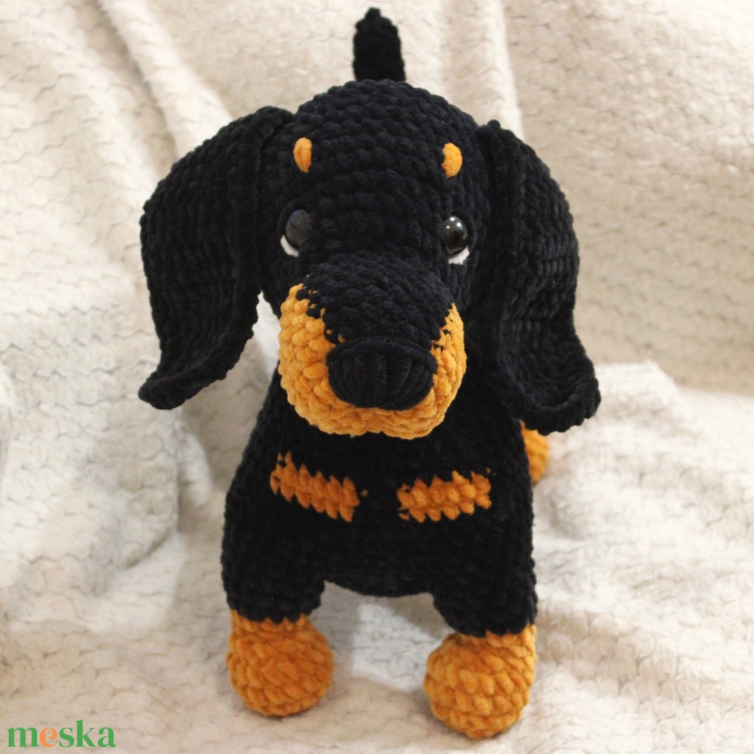 Egyedi horgolt tacskó plüss, választható színekből - játék & sport - plüssállat & játékfigura - kutya - Meska.hu