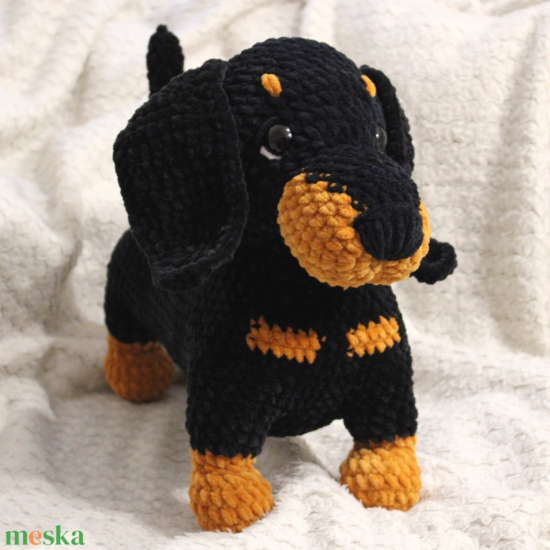 Egyedi horgolt tacskó plüss, választható színekből - játék & sport - plüssállat & játékfigura - kutya - Meska.hu