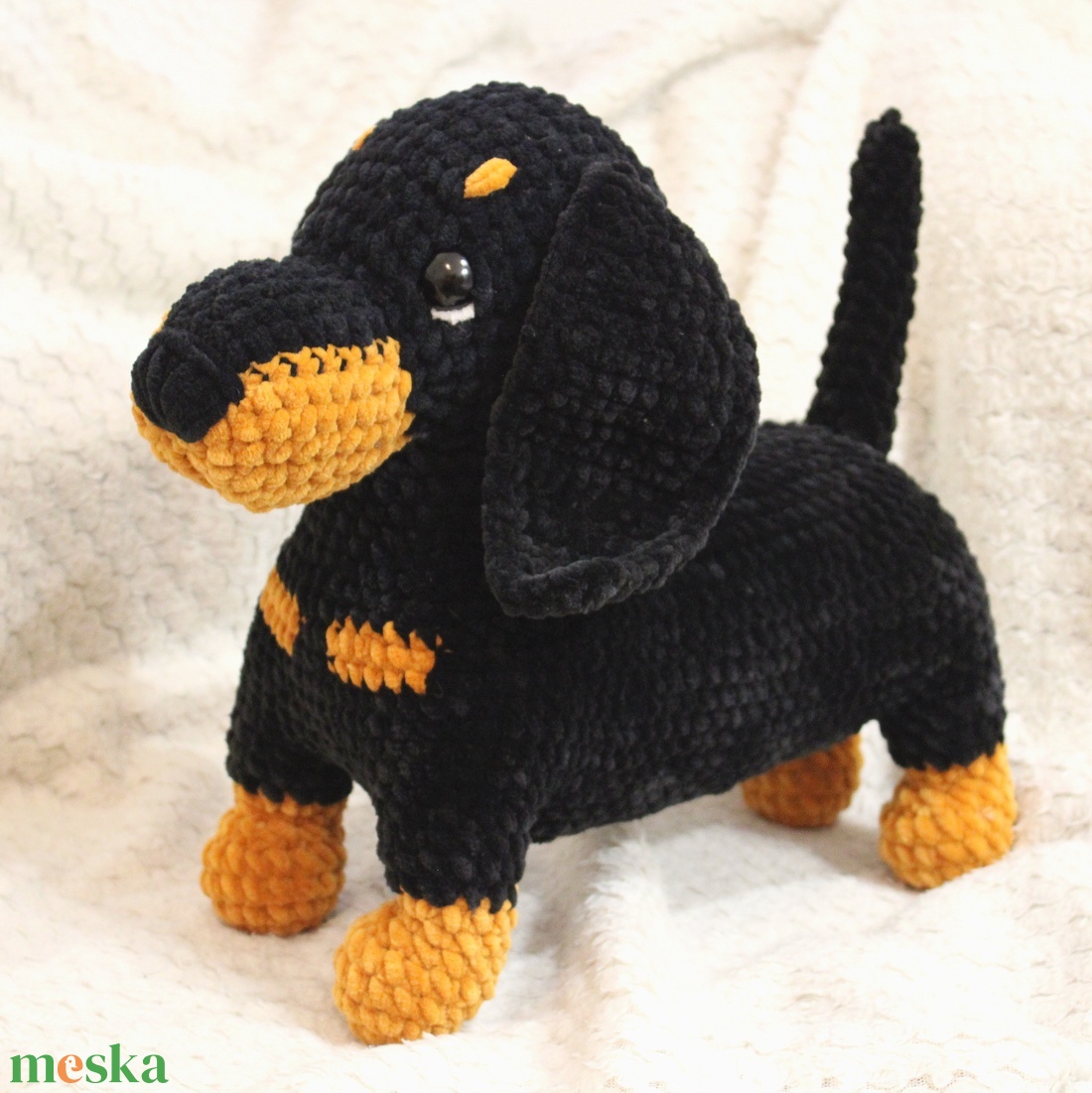 Egyedi horgolt tacskó plüss, választható színekből - játék & sport - plüssállat & játékfigura - kutya - Meska.hu