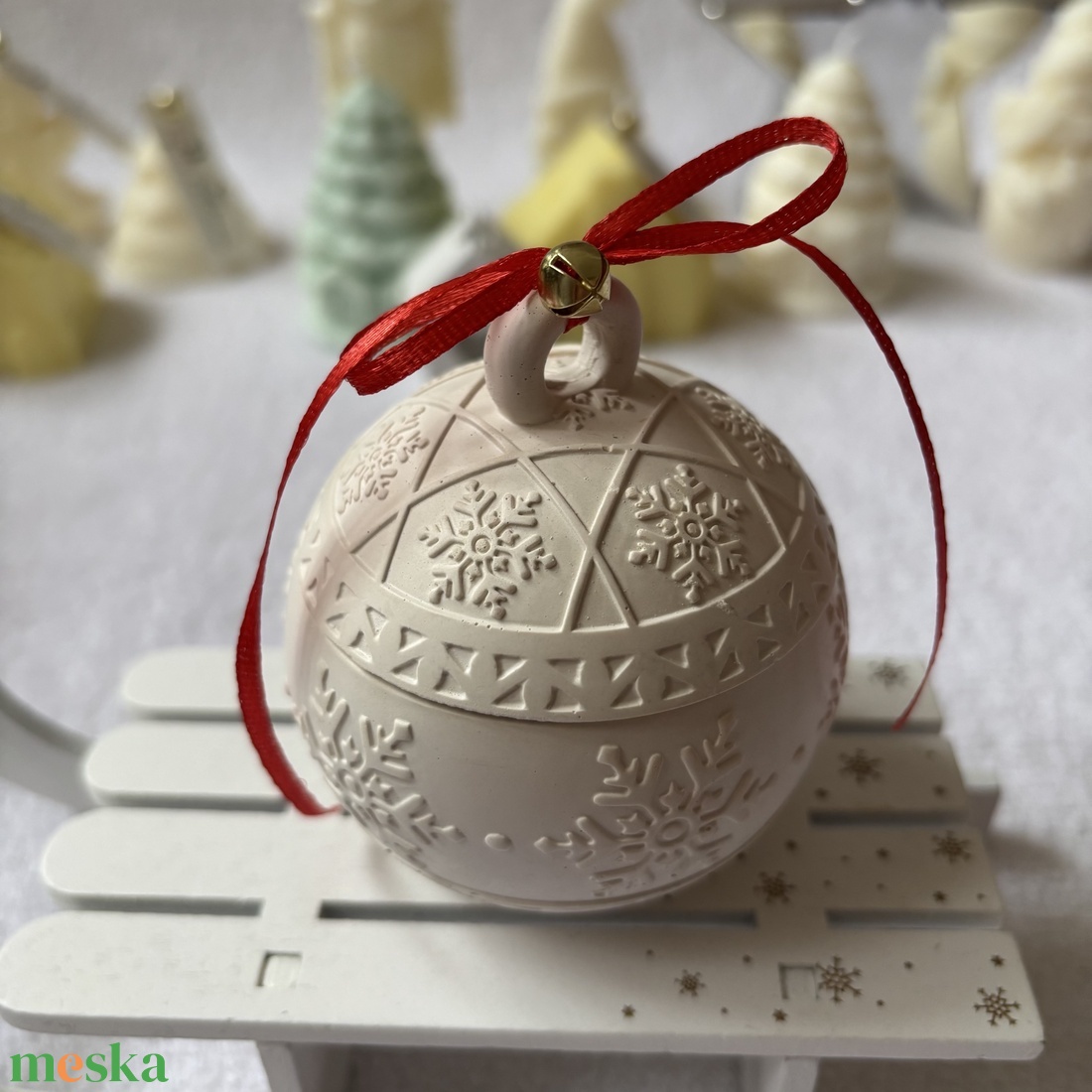 Kézműves gyertya karácsonyi gömbtégelyben  fa kanóccal - karácsony - karácsonyi lakásdekoráció - karácsonyi illatgyertya, mécses - Meska.hu