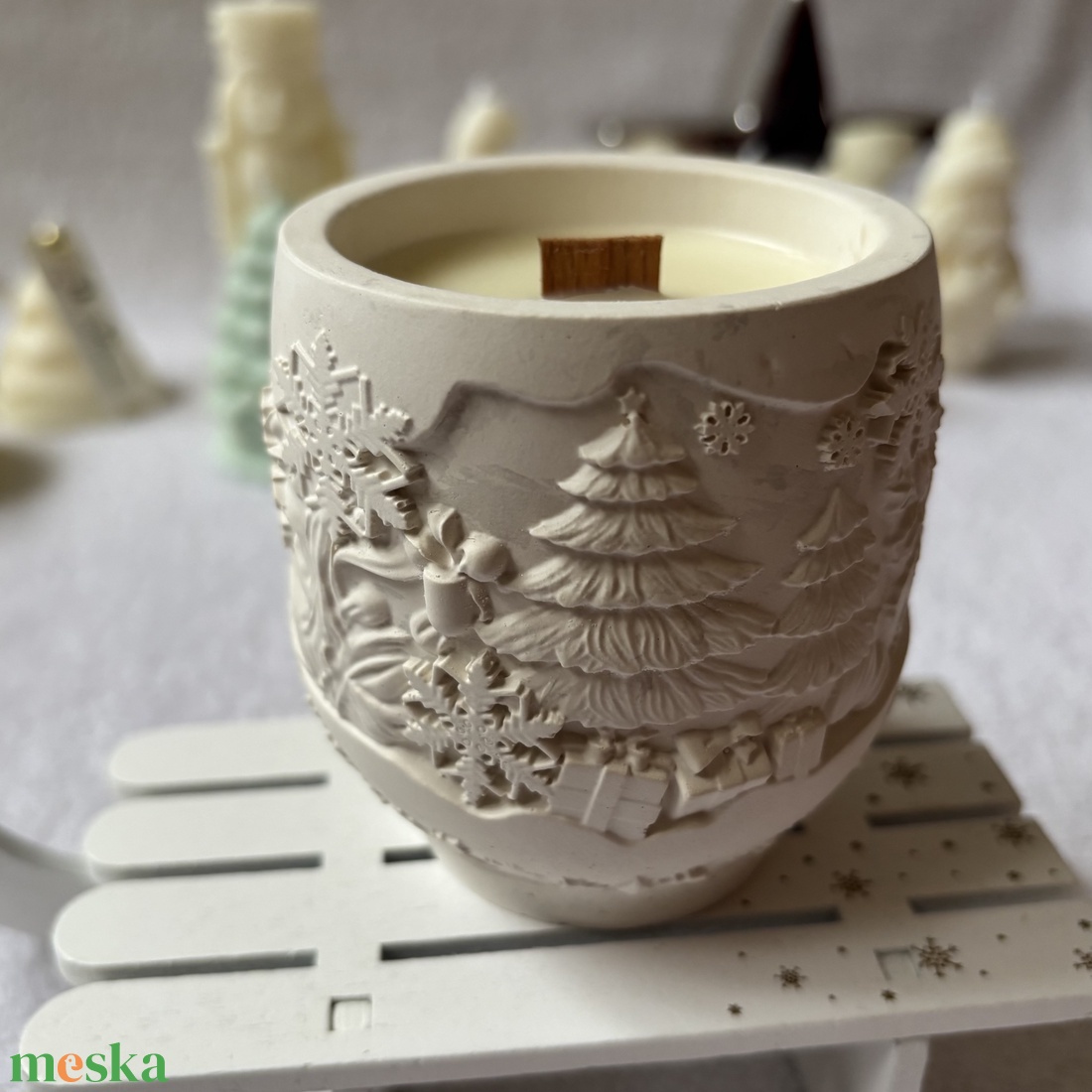Dombornyomott karácsonyi gyertya   fa kanóc, kézzel öntött tégely - karácsony - karácsonyi lakásdekoráció - karácsonyi illatgyertya, mécses - Meska.hu