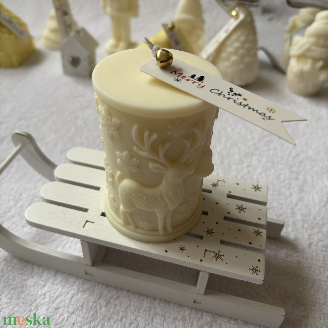 Téli szarvas  kézműves gyertya dombornyomott mintával - karácsony - karácsonyi lakásdekoráció - karácsonyi illatgyertya, mécses - Meska.hu