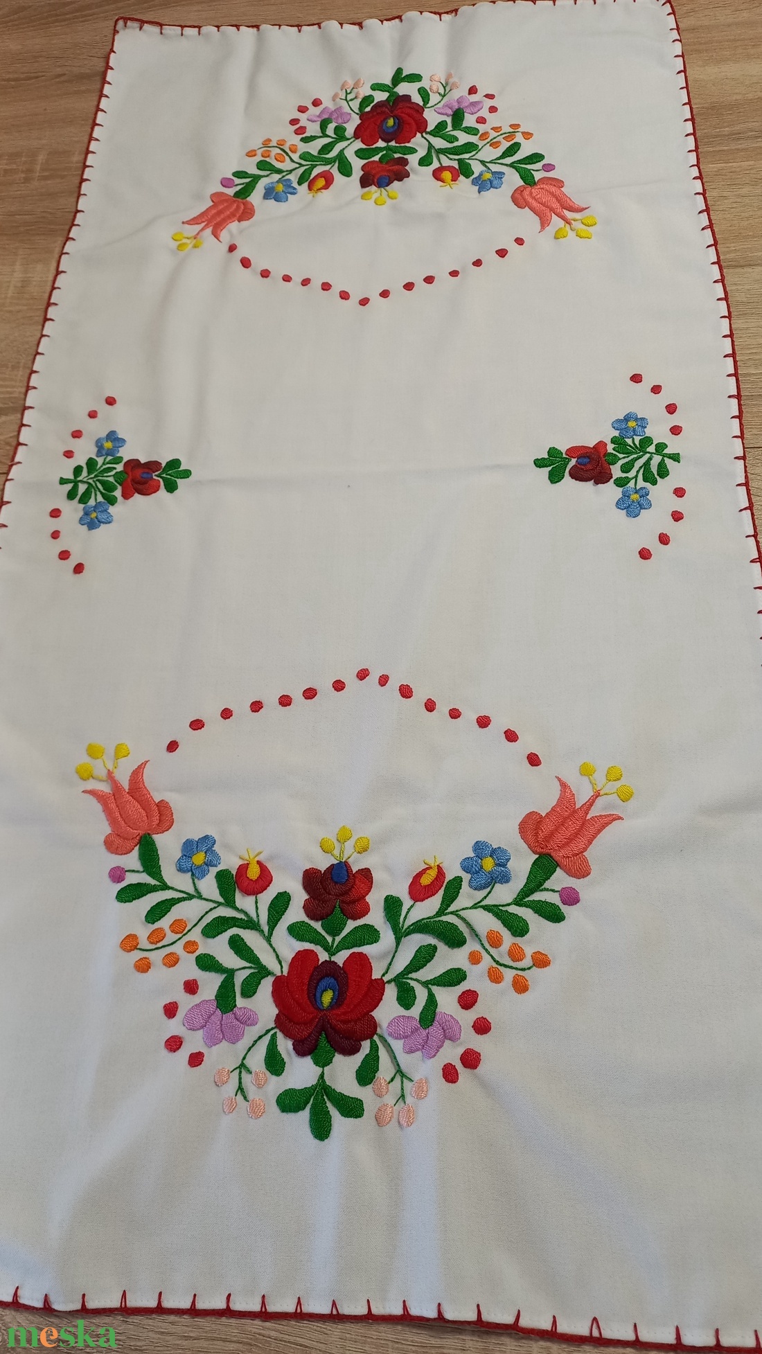 Hímzett asztali futó  -  - Meska.hu