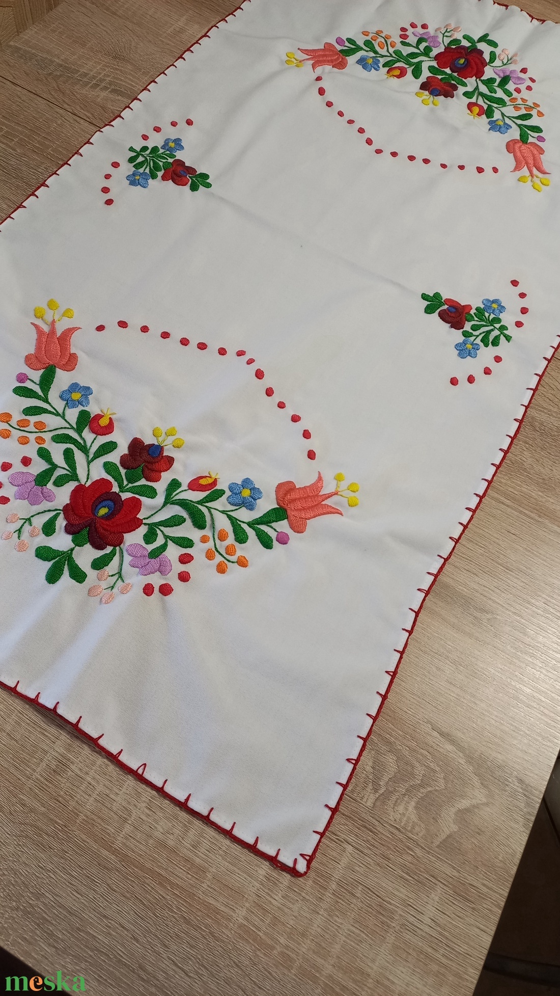 Hímzett asztali futó  -  - Meska.hu