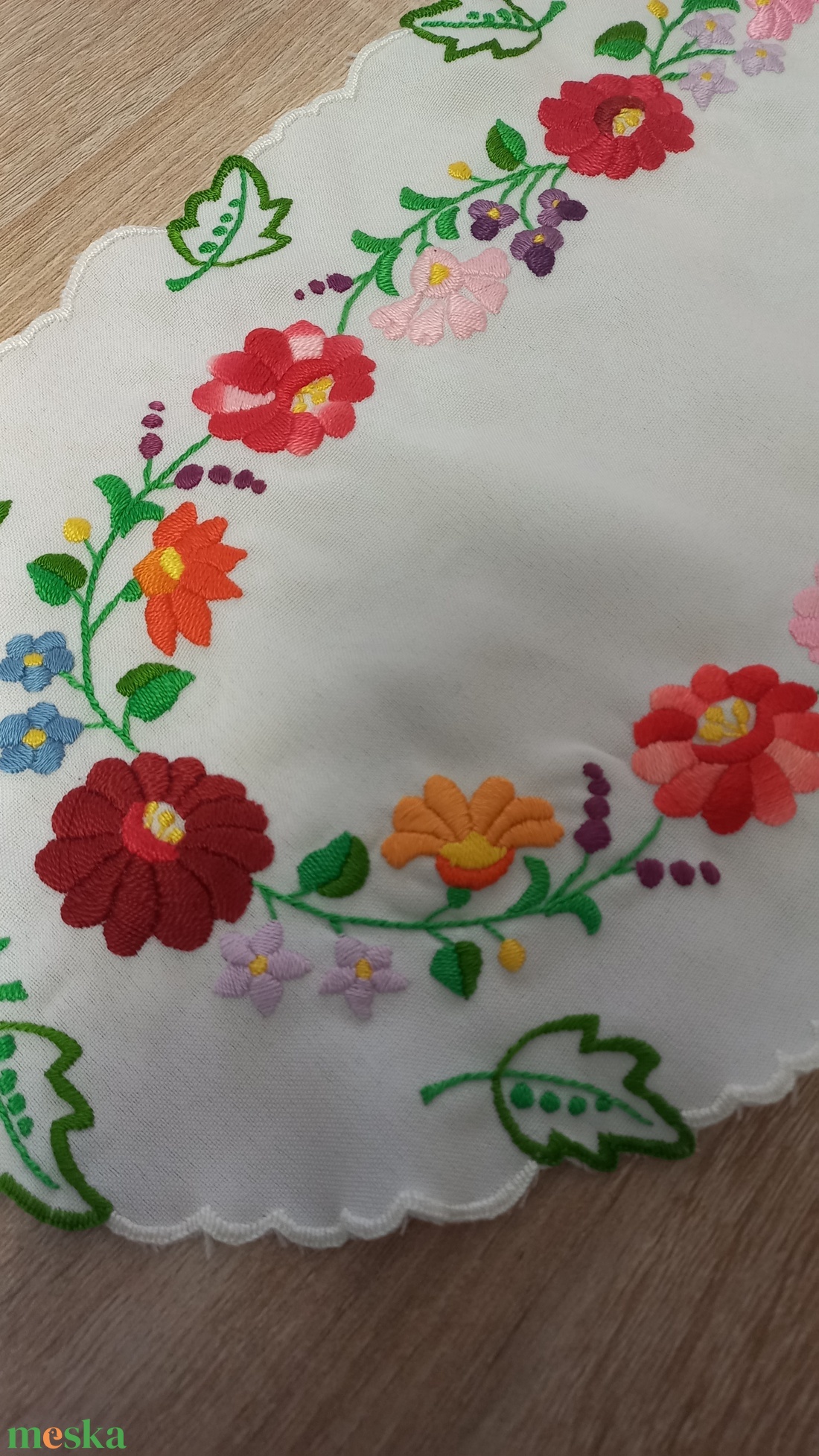 Asztal közép  - otthon & életmód - dekoráció - asztal és polc dekoráció - horgolt & csipketerítő - Meska.hu