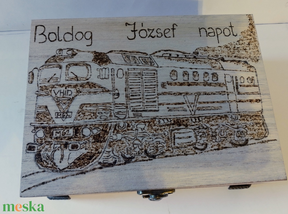 Mozdonyvezető álma - otthon & életmód - dekoráció - asztal és polc dekoráció - díszdoboz - Meska.hu Mozdonyvezető álma - otthon & életmód - dekoráció - asztal és polc dekoráció - díszdoboz - Meska.hu