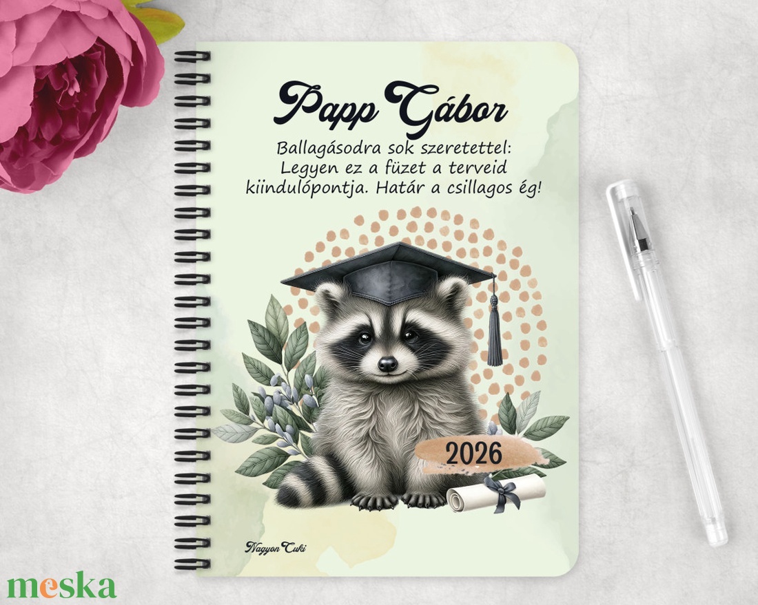Személyre szabható - 2026 Ballagás - Mosómedve mintás füzet - otthon & életmód - papír, írószer - jegyzetfüzet & napló - Meska.hu
