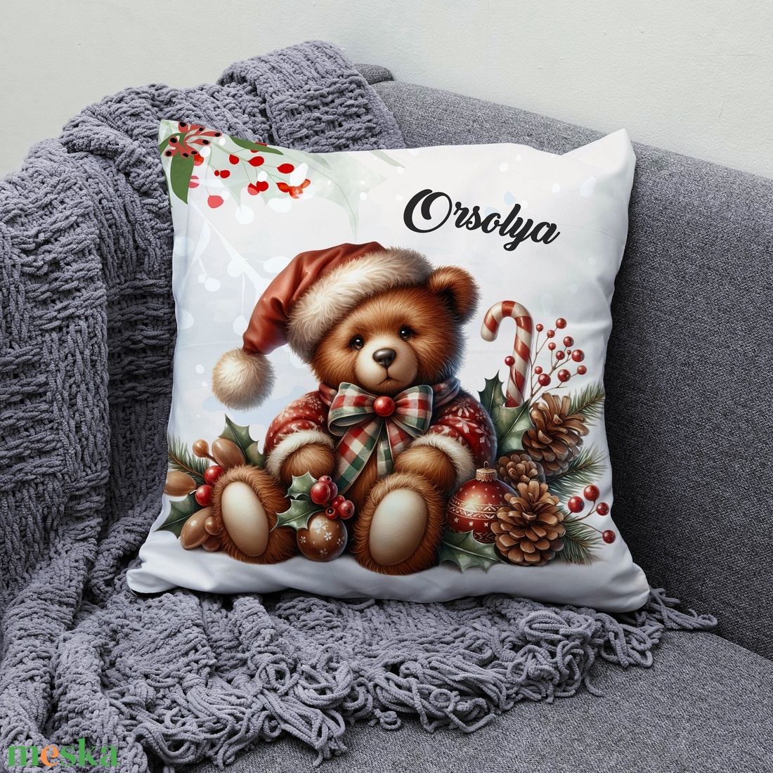 Névre szóló karácsonyi Teddy maci (toboz) mintás 40x40es díszpárna - egyedi feliratos karácsonyi ajándék (POLI40-0354) - otthon & életmód - lakástextil - párna & párnahuzat - díszpárna (belsővel együtt) - Meska.hu