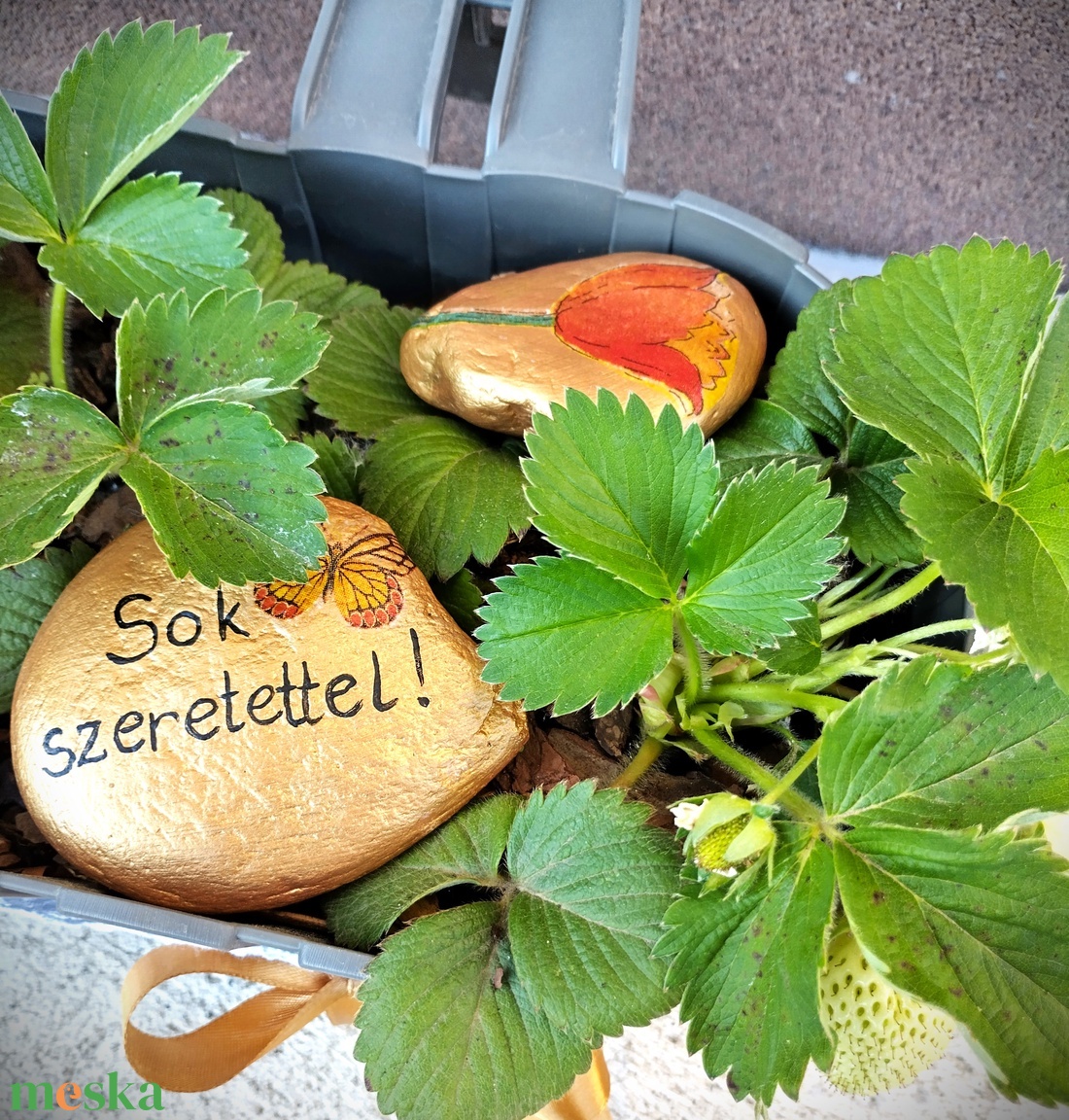 Cserepes eper balkonládában - otthon & életmód - ház & kert - virágláda, balkonláda - Meska.hu Cserepes eper balkonládában - otthon & életmód - ház & kert - virágláda, balkonláda - Meska.hu