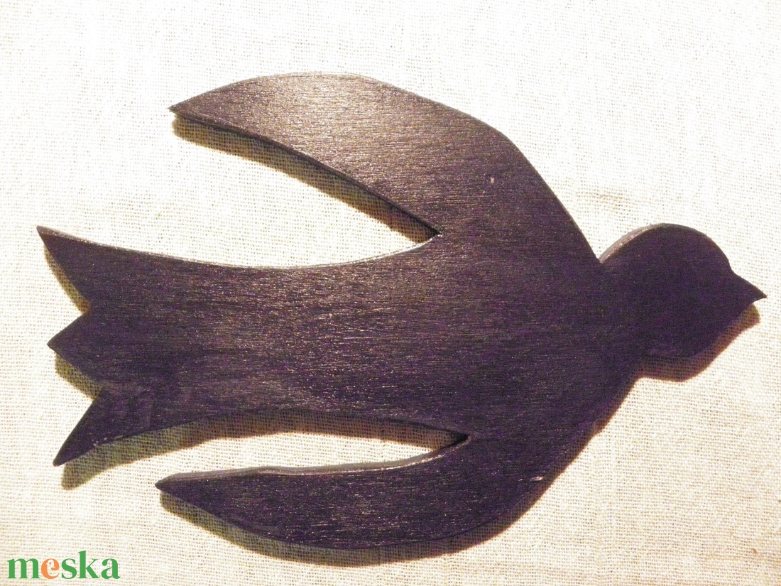 Ibolya, pontozott madár - Egyedi, naiv stílusú festett fa - Akár ablakba madárriasztó matrica helyett - művészet - más művészeti ág - Meska.hu