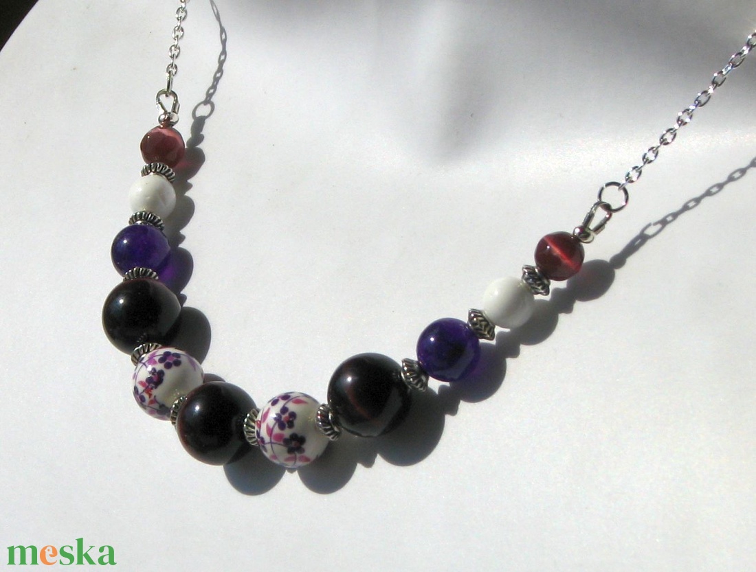 Nyaklánc lila színekben - Akció!!! - ékszer - nyaklánc - gyöngyös nyaklánc - Meska.hu