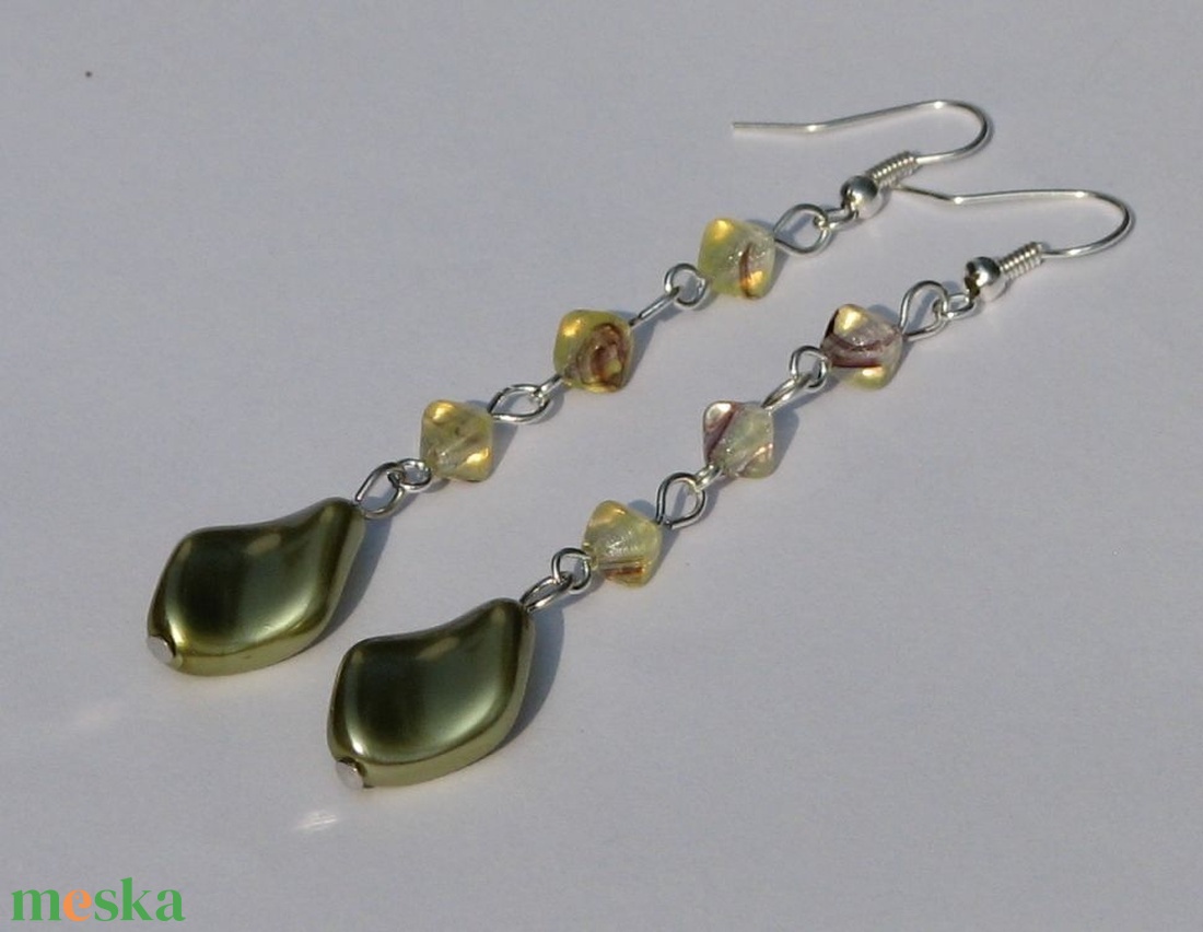 Világos zöld fülbevaló - ékszer - fülbevaló - lógó fülbevaló - Meska.hu