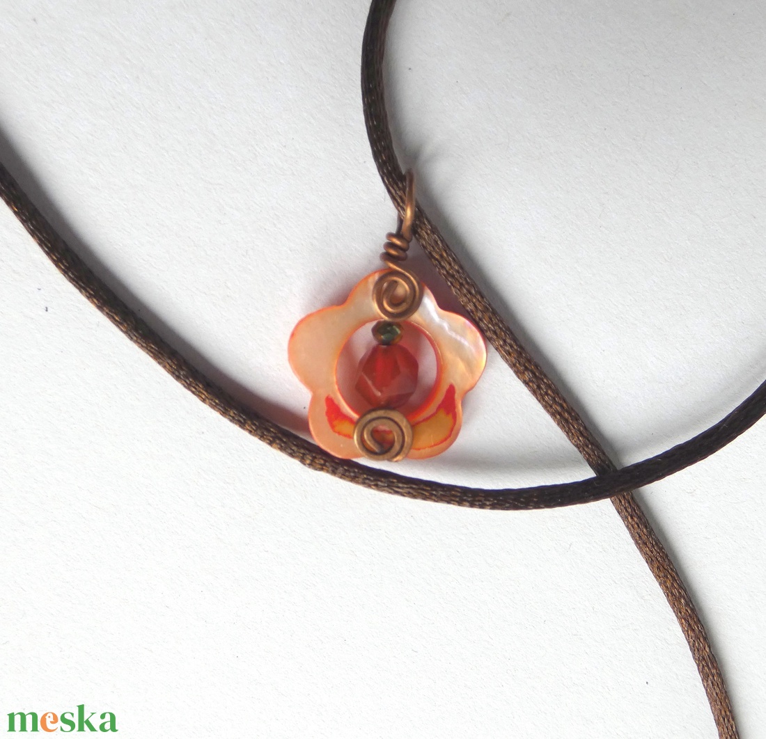 Virágzás réz medál Karneol ásványgyönggyel - ékszer - nyaklánc - medál - Meska.hu