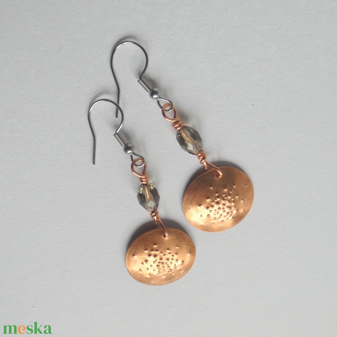Rosegold és szürke réz fülbevaló - ékszer - fülbevaló - lógós kerek fülbevaló - Meska.hu