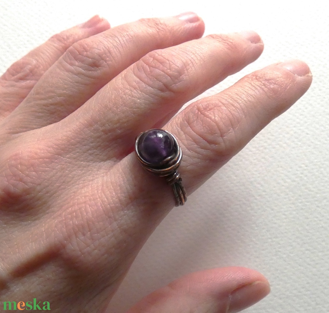Mélylila rézgyűrű Ametiszt ásványgyönggyel - ékszer - gyűrű - szoliter gyűrű - Meska.hu