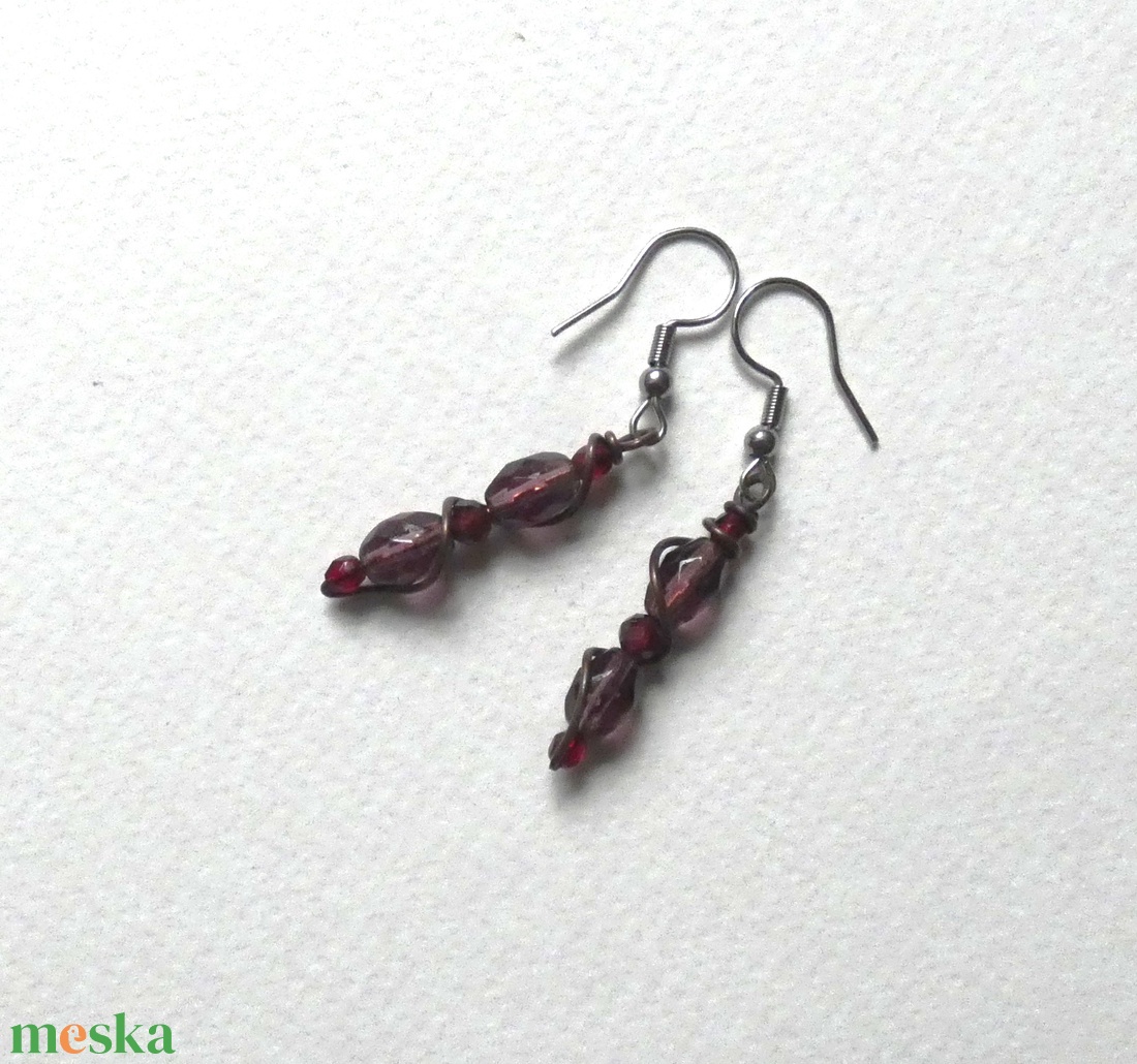 Bíbor és vörös - ékszer - fülbevaló - lógó fülbevaló - Meska.hu