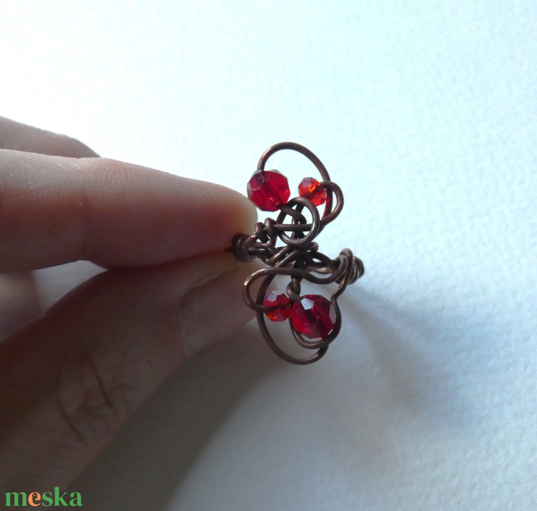 Vörös és piros réz gyűrű - ékszer - gyűrű - gyöngyös gyűrű - Meska.hu