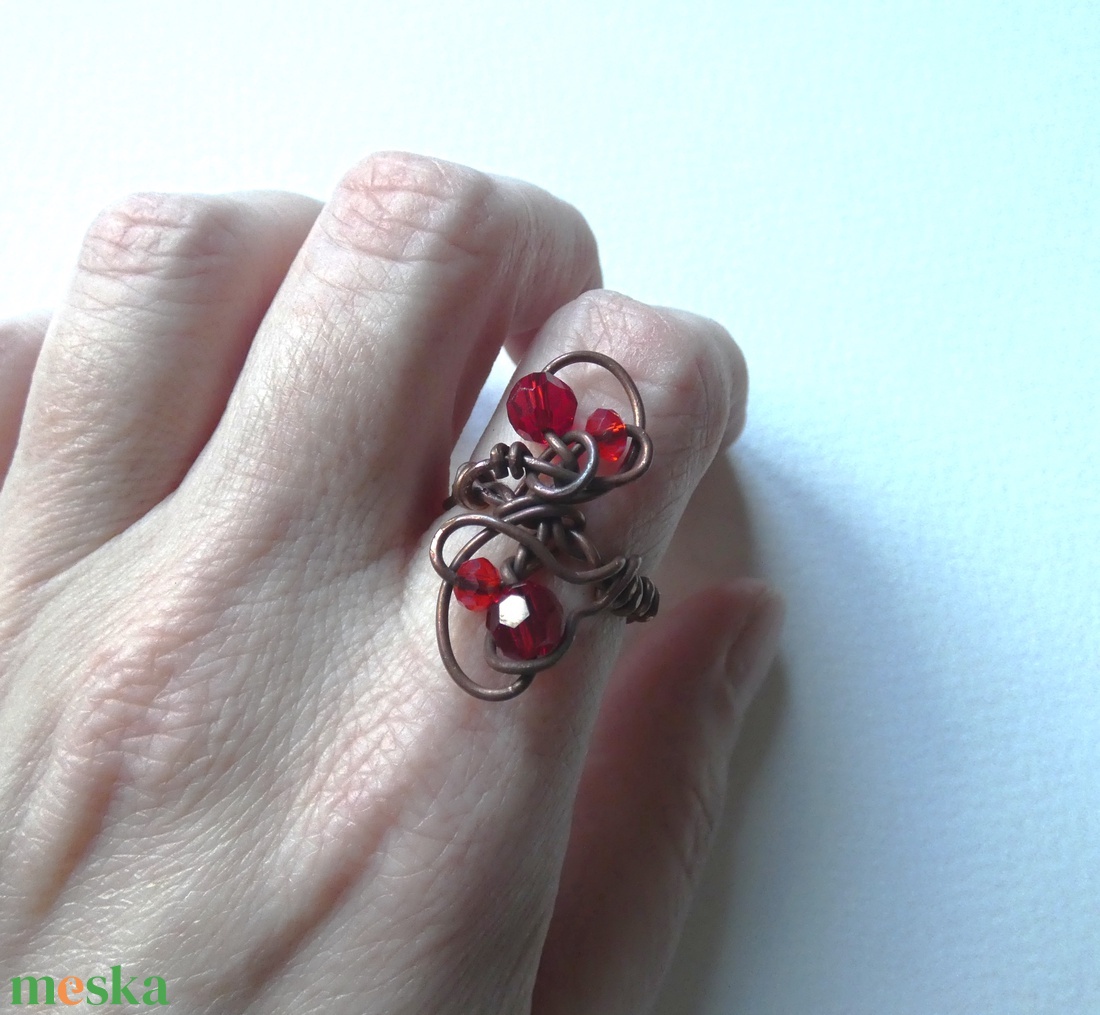 Vörös és piros réz gyűrű - ékszer - gyűrű - gyöngyös gyűrű - Meska.hu