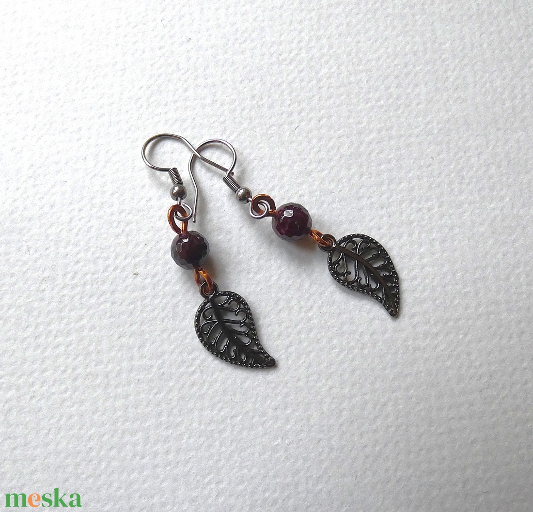 Éjvörös bogyók réz fülbevaló - ékszer - fülbevaló - lógó fülbevaló - Meska.hu