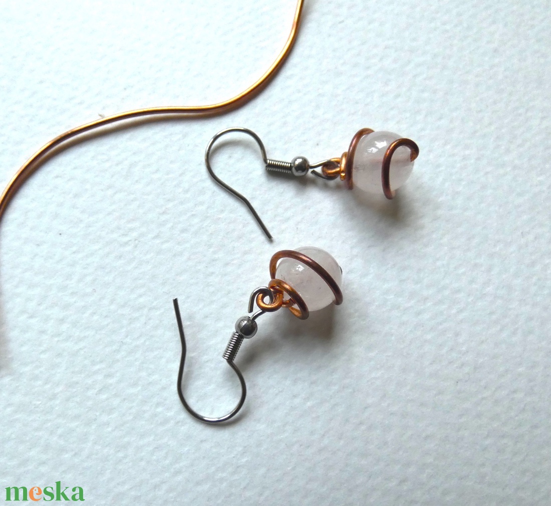 Rózsaszín bogyók réz fülbevaló - ékszer - fülbevaló - lógó fülbevaló - Meska.hu