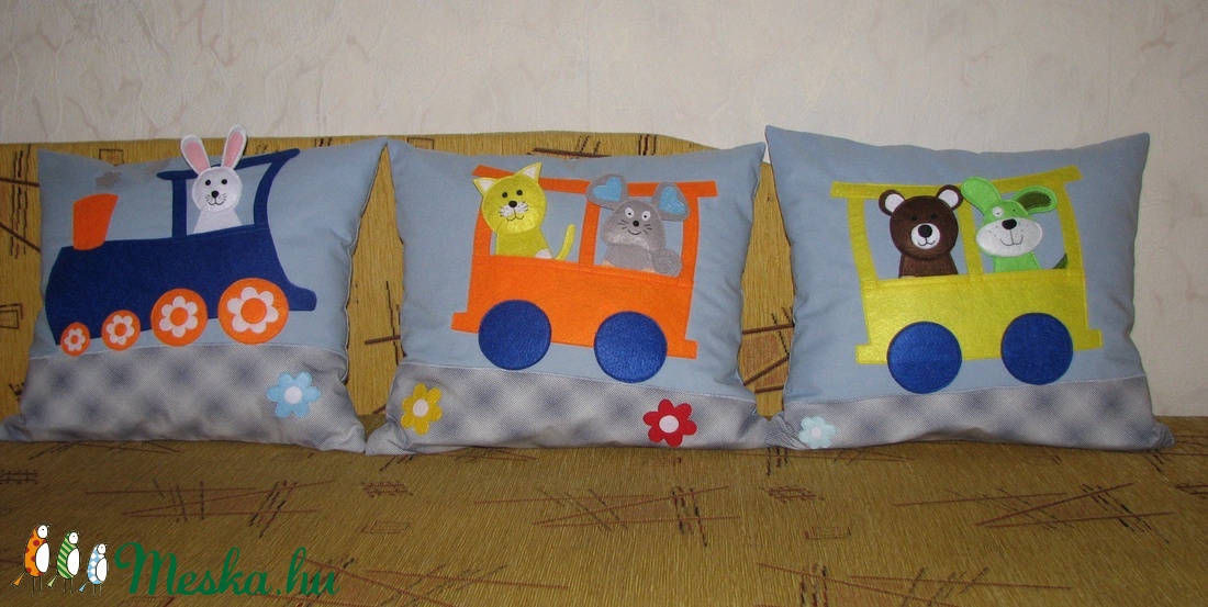 Vonatos ujjbábos  mese - párnák  -  - Meska.hu