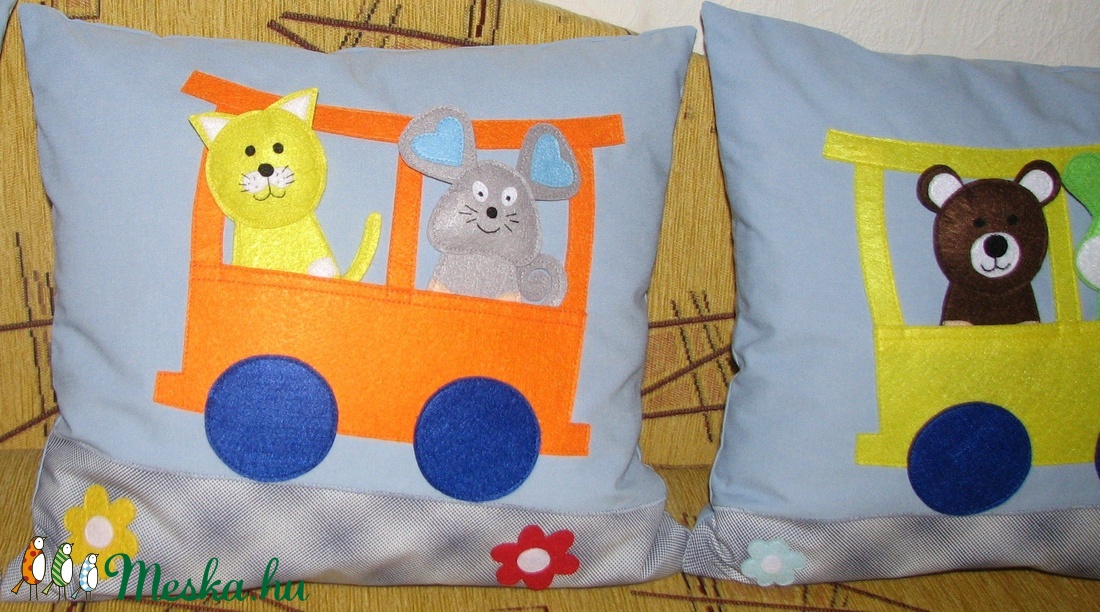 Vonatos ujjbábos  mese - párnák  -  - Meska.hu