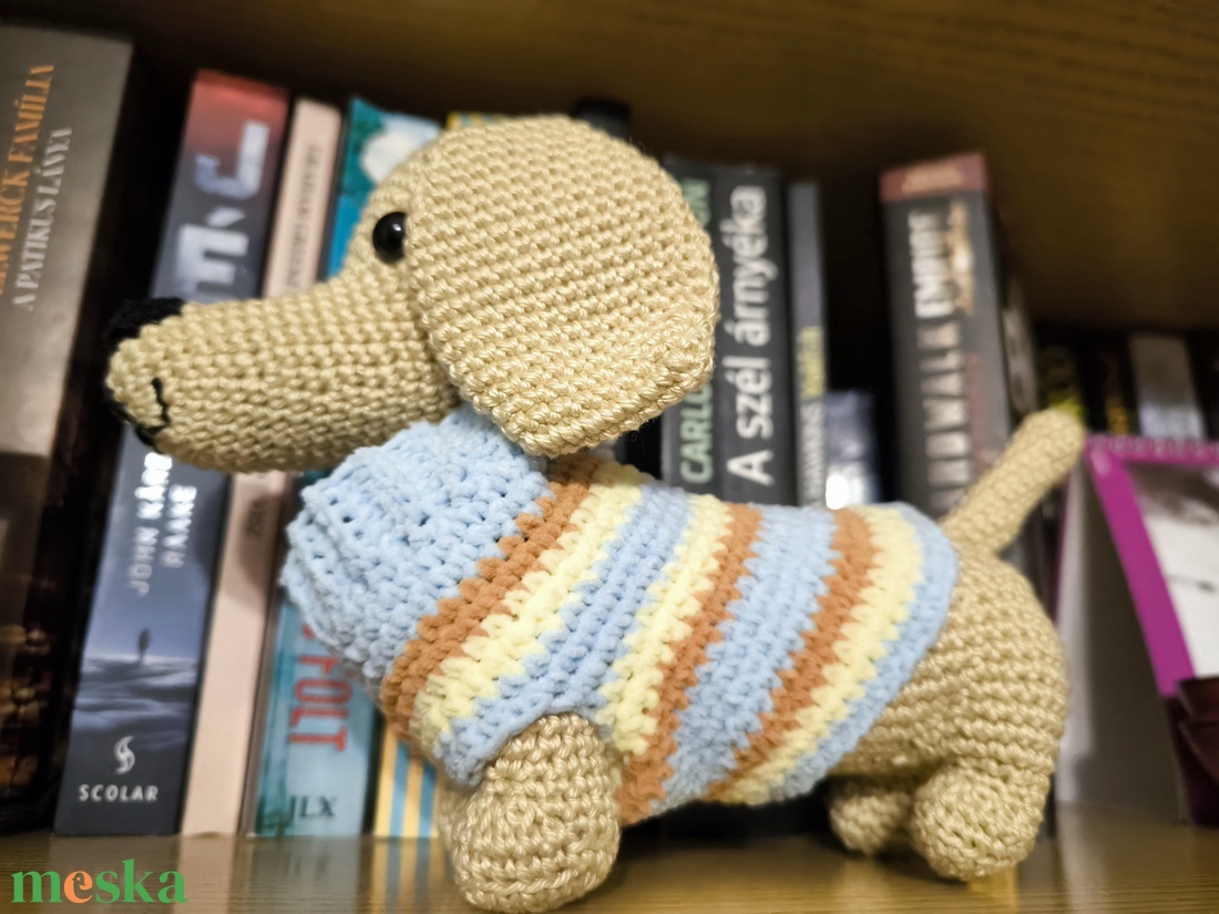 Barna tacskó_kiskutya_Amigurumi figura - játék & sport - plüssállat & játékfigura - kutya - Meska.hu