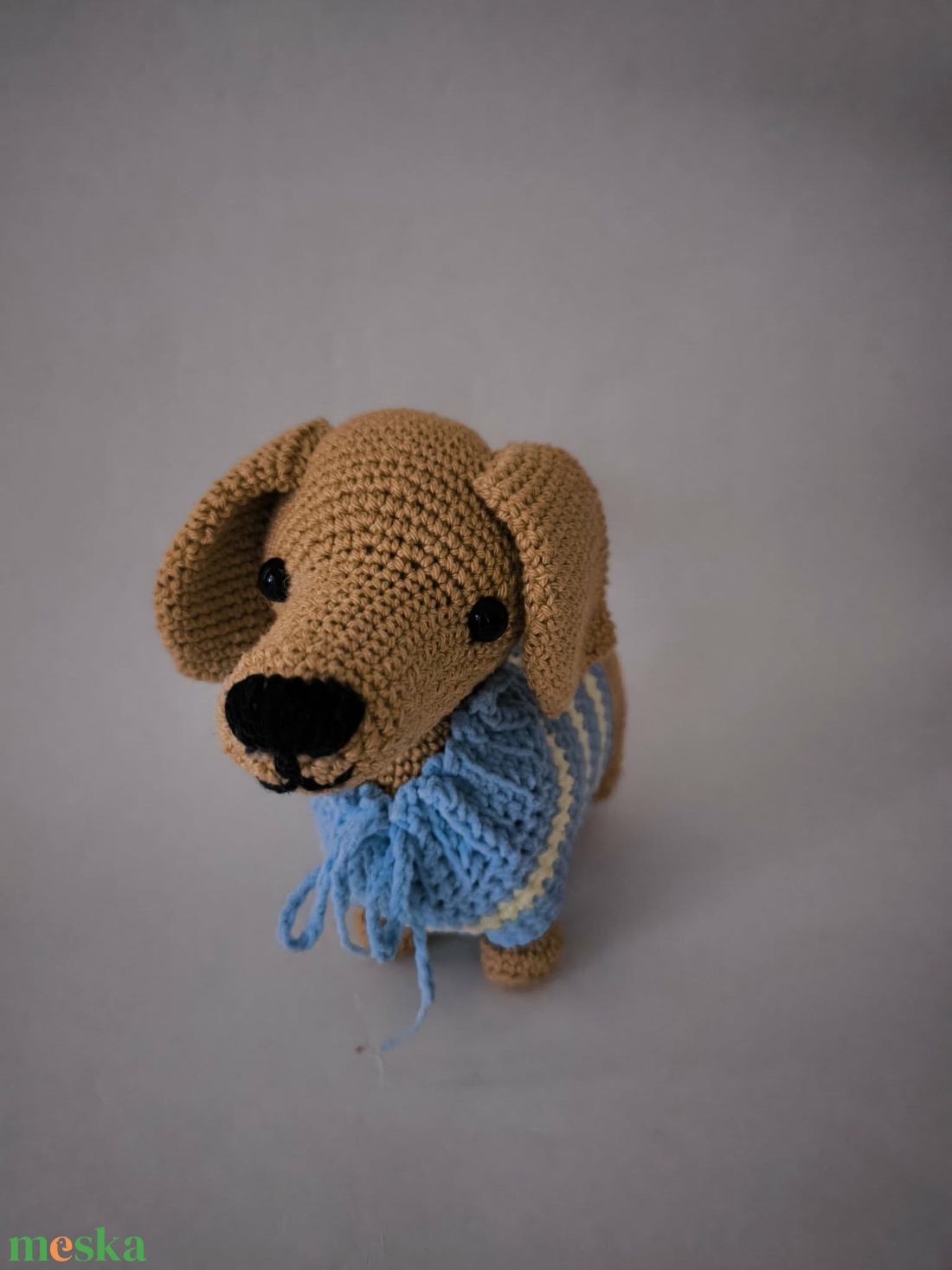 Barna tacskó_kiskutya_sötétebb_Amigurumi figura - játék & sport - plüssállat & játékfigura - kutya - Meska.hu