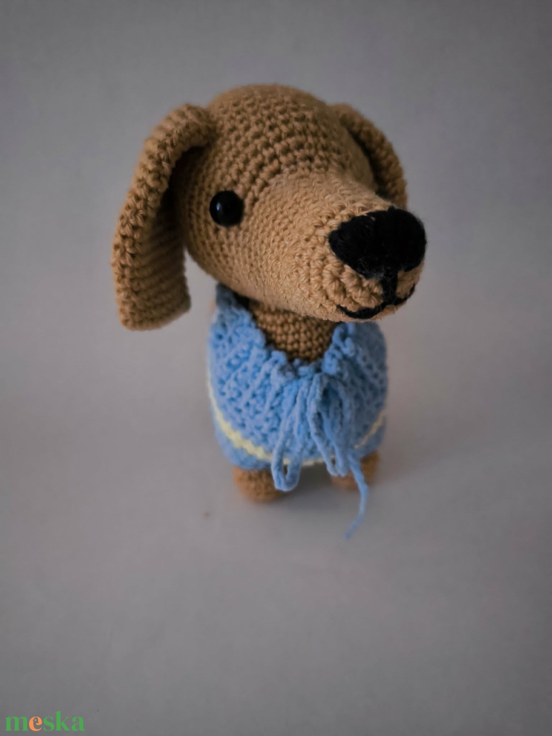 Barna tacskó_kiskutya_sötétebb_Amigurumi figura - játék & sport - plüssállat & játékfigura - kutya - Meska.hu