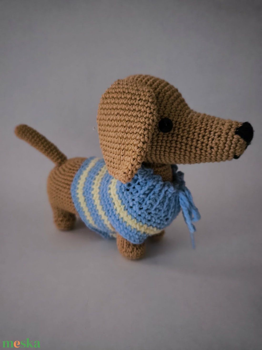 Barna tacskó_kiskutya_sötétebb_Amigurumi figura - játék & sport - plüssállat & játékfigura - kutya - Meska.hu