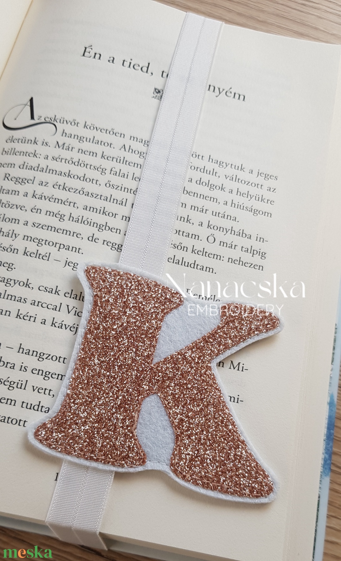 Kezdőbetűs -rosegold glitter- könyvjelző - könyv & zene - könyvjelző - Meska.hu