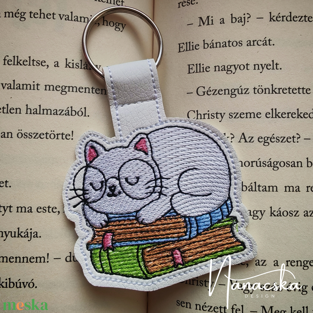 Fehér cicás kulcstartó - táska & tok - kulcstartó & táskadísz - kulcstartó - Meska.hu