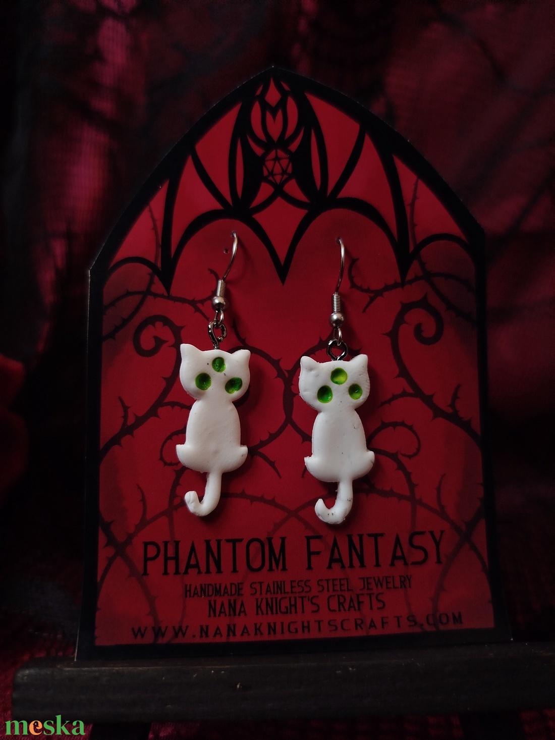 Fehér Démoncica fülbevalók - ékszer - fülbevaló - lógó fülbevaló - Meska.hu