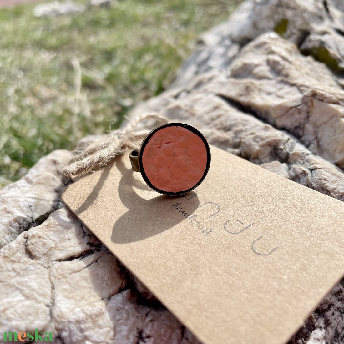 Korall színű antikolt bronz gyűrű - papírmasé - ékszer - gyűrű - statement gyűrű - Meska.hu
