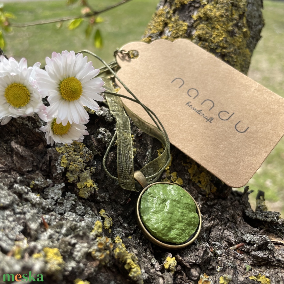 Olívazöld medálos nyaklánc - ékszer - nyaklánc - medálos nyaklánc - Meska.hu