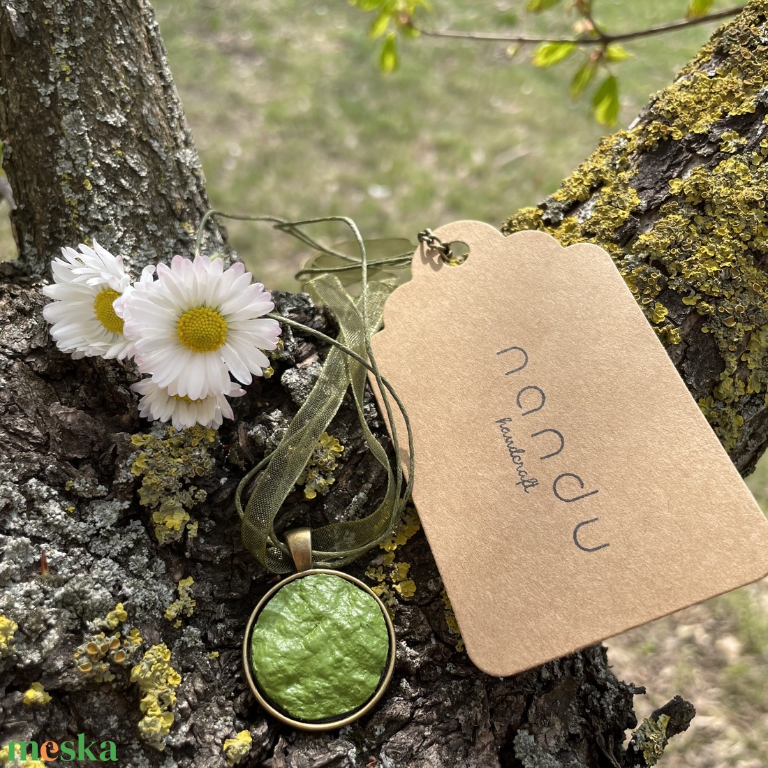 Olívazöld medálos nyaklánc - ékszer - nyaklánc - medálos nyaklánc - Meska.hu