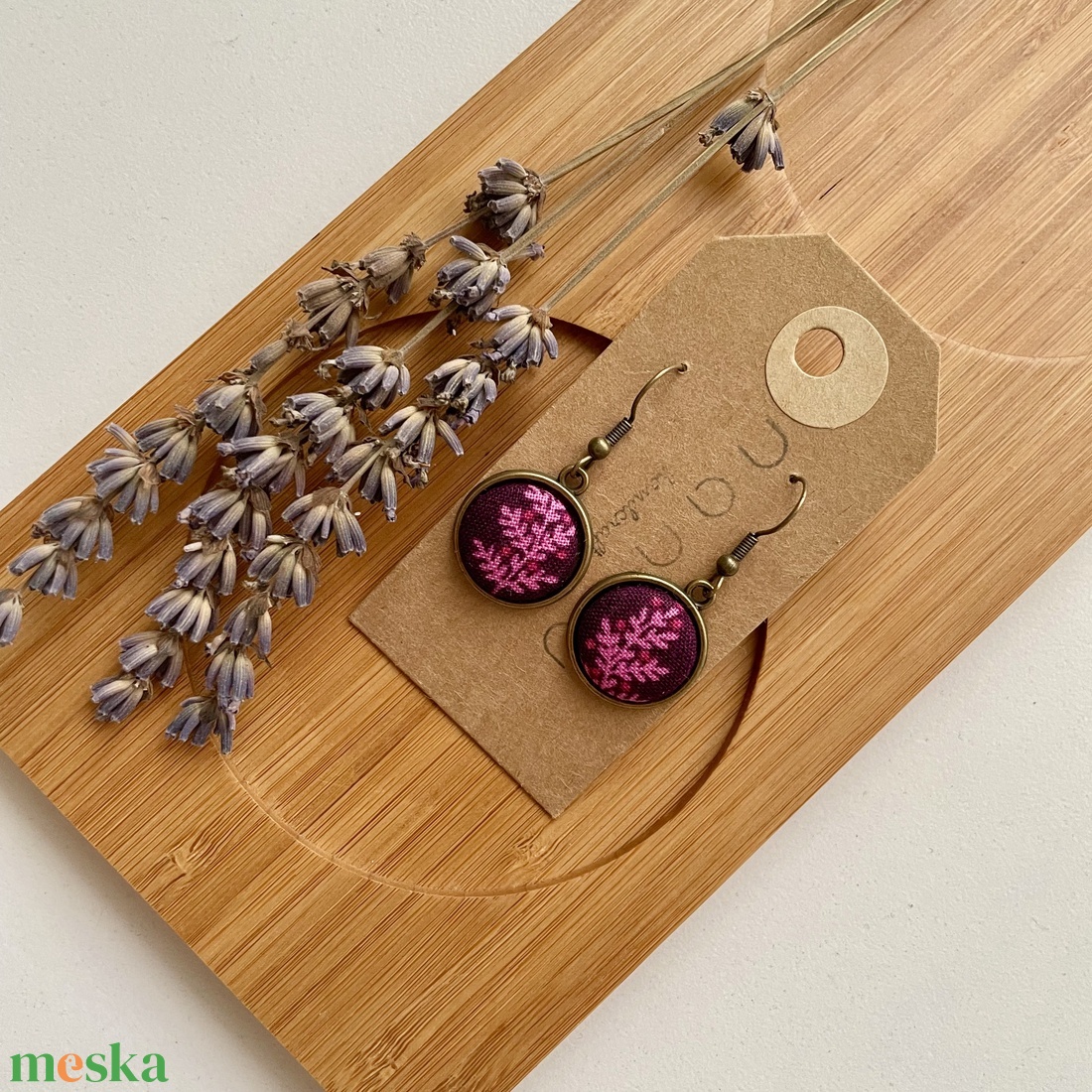 Ciklámen levélmintás lógós fülbevaló - ékszer - fülbevaló - lógó fülbevaló - Meska.hu