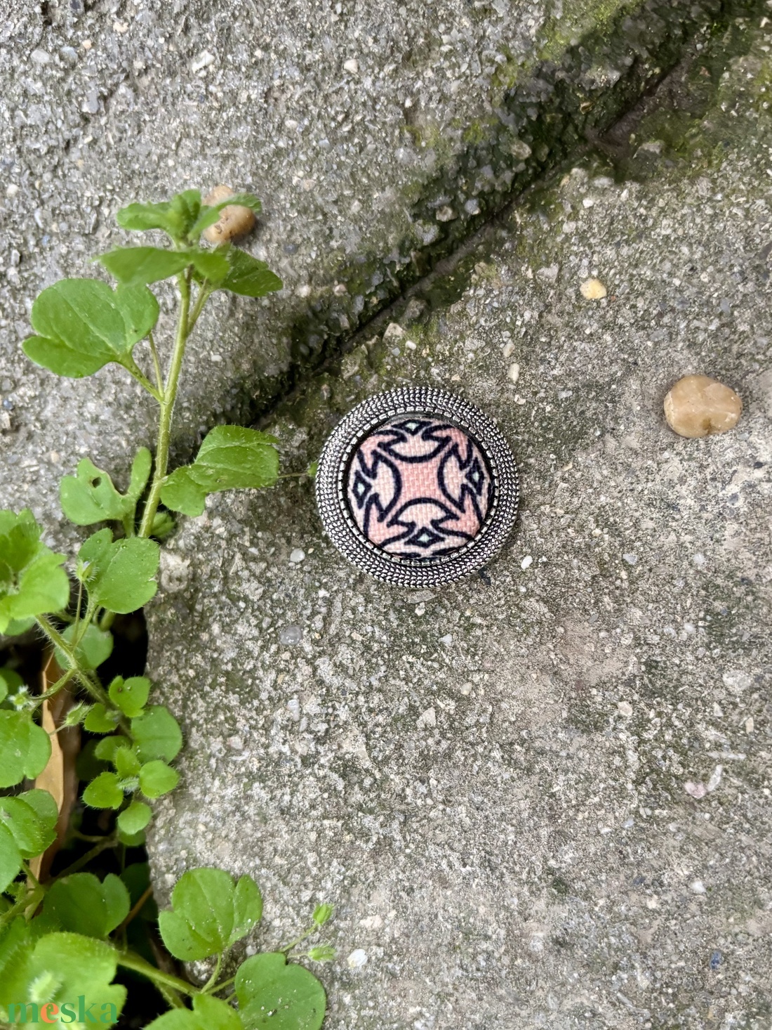 Deco - antikolt ezüstszínű kitűző  - ékszer - kitűző és bross - Meska.hu