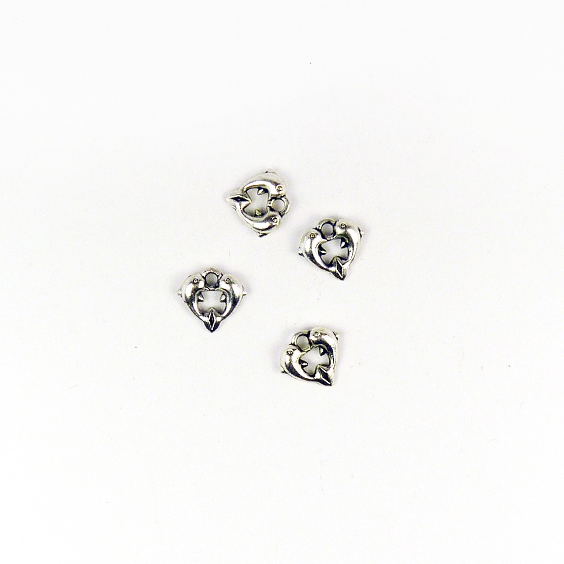 Delfines szívecske ékszerdísz, fityegő, charm 11x12mm (4db) - kellékek & szerszámok - gyöngyfűzés kellékek - fém köztesek - Meska.hu