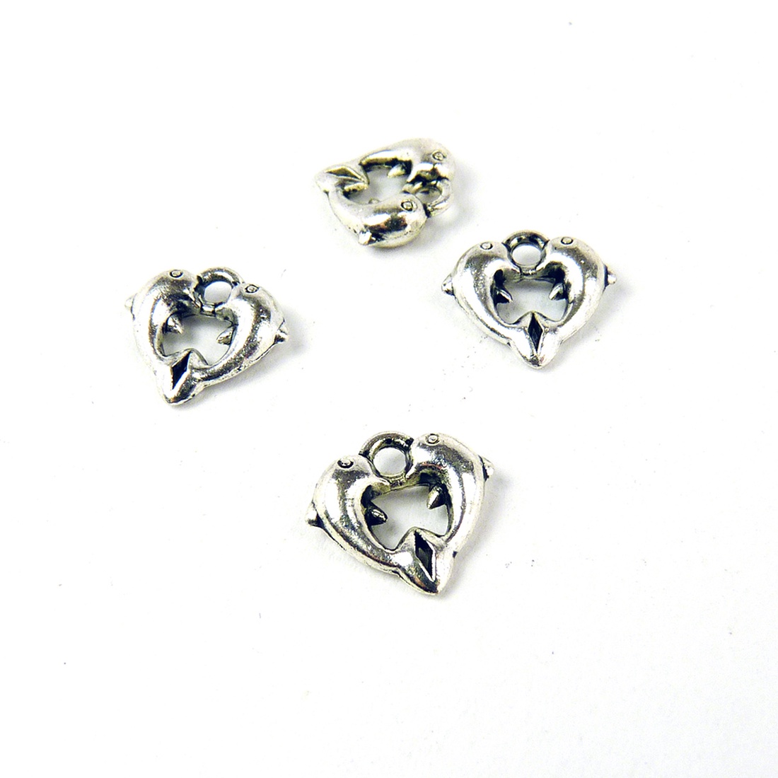 Delfines szívecske ékszerdísz, fityegő, charm 11x12mm (4db) - kellékek & szerszámok - gyöngyfűzés kellékek - fém köztesek - Meska.hu
