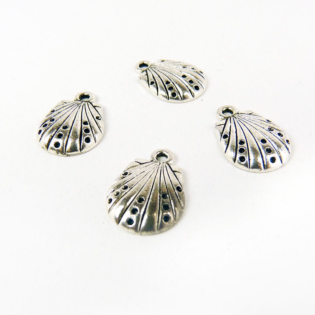 Kagyló ékszerdísz, fityegő, charm 13x18mm (4db) - kellékek & szerszámok - gyöngyfűzés kellékek - fém köztesek - Meska.hu